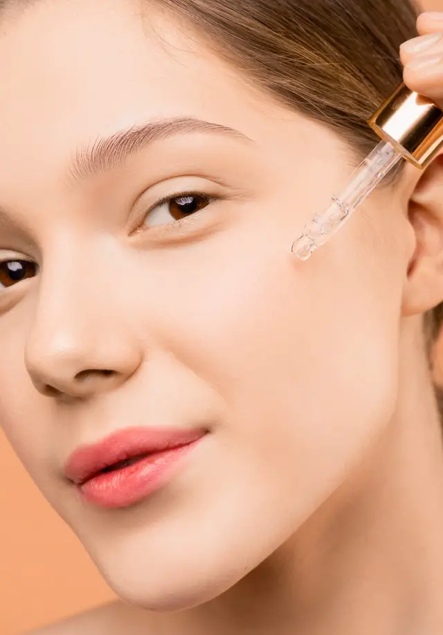 Jojoba Oil For Eyelashes - Benefits, Uses & the Guide