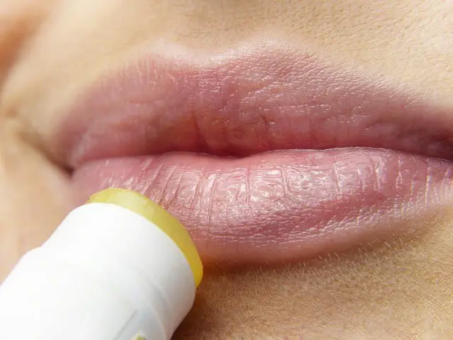 jojoba oil for lips